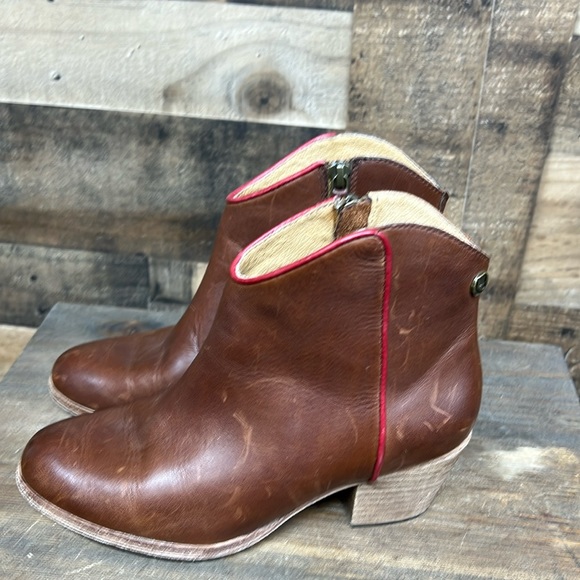 Koolaburra Notela Leather Ankle‎ Boots Women's Size 6.5 - Picture 1 of 8